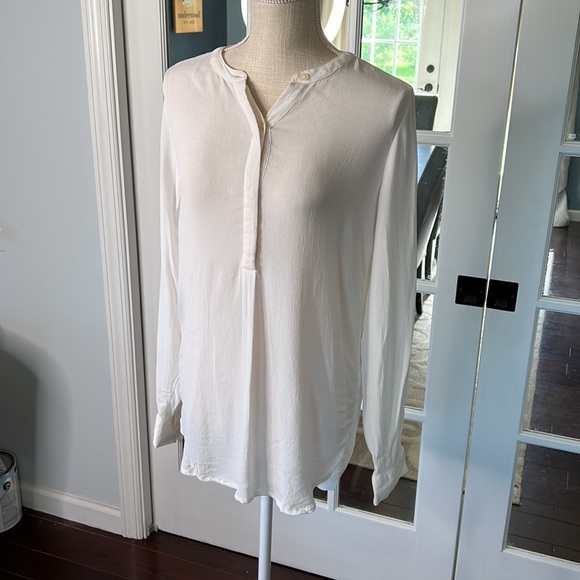 Old Navy Tops - Old Navy long sleeve tunic top, size M, ivory.